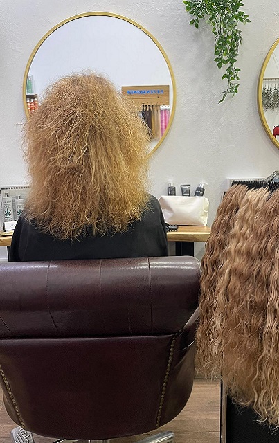 Antes pelo ondulado y algo rizado sin peso ni forma
