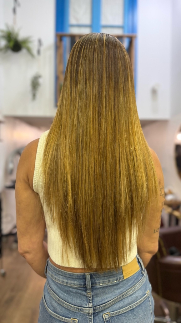 con extensiones invisibles conseguimos una melena 20 cm mas larga y espectacular