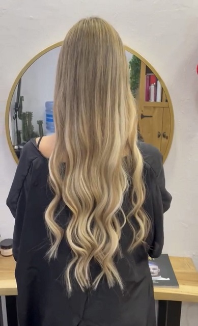 después de las extensiones nos encontramos con una melena xxl perfecta, sana y con efecto balayage